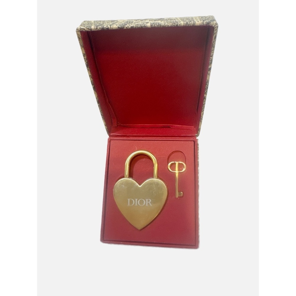 New Dior Heart Lock & Key Set with Box – Never Used - Picture 2 of 5